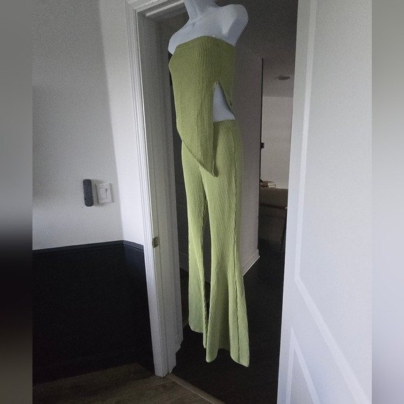 Two piece, ribbed strapless pant set - Picture 4 of 9